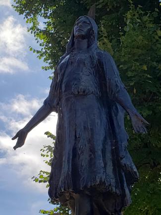 Pocahontas monument at Gravesend
