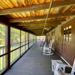 Porch with rocking chairs at Adelynrood